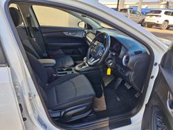 2022 KIA CERATO 2022 KIA CERATO S SAFETY PACK 6 SP AUTOMATIC 5D HATCHBACK 4CYL  White