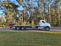 2004 Kenworth T350 With  Moffett M5