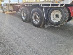2004 Kenworth T350 With  Moffett M5