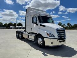 2025 Freightliner Cascadia 116 Tipper White