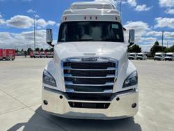 2025 Freightliner Cascadia 116 Tipper White
