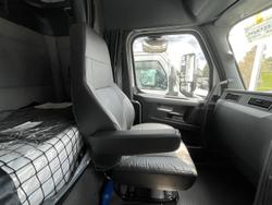 2025 Freightliner Cascadia 116 Tipper White