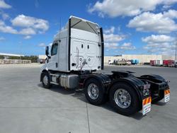2025 Freightliner Cascadia 116 Tipper White