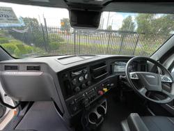 2025 Freightliner Cascadia 116 Tipper White