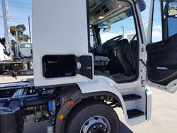 2023 Iveco
                Eurocargo Ml160 E28 E6 Sleeper Automatic ML160E28 E6