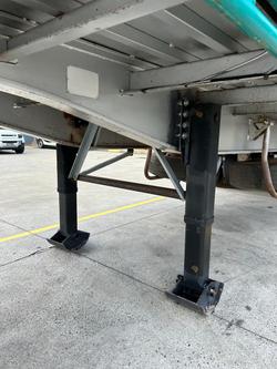 2008 Krueger St2 18 Pallet Sd Curtain Sider