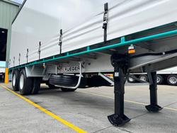 2008 Krueger St2 18 Pallet Sd Curtain Sider