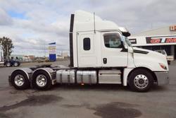 2022 FREIGHTLIN CASCADIA Aut CASCAD WHITE