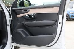 2026 Volvo XC90 Plus T8 Plug-In Hybrid Dark