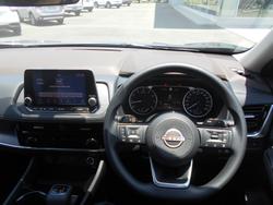 2025 Nissan X-TRAIL ST