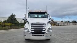 2024 Freightliner Cascadia 116 Tipper White