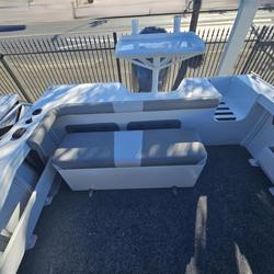 2022 Stessco Sunseeker 580