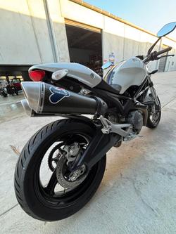 2010 Ducati Monster 696