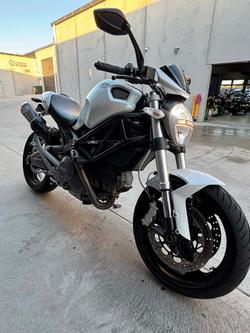 2010 Ducati Monster 696