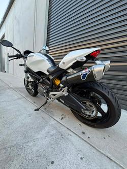 2010 Ducati Monster 696