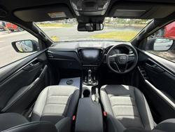 2025 Isuzu D-MAX BLADE