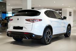 2023 Alfa Romeo
Stelvio Veloce