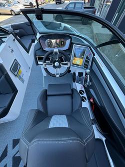 2024 MasterCraft XT22