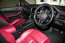 2021 Porsche
Macan
