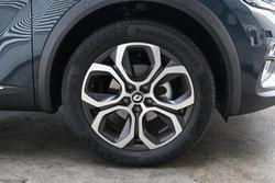 2023 Renault
                Captur Intens