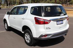 2020 ISUZU
                MU-X LS-M (4x4)