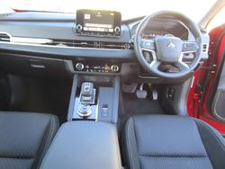 2022 Mitsubishi
                Outlander ES