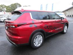 2022 Mitsubishi
                Outlander ES