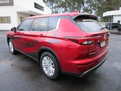 2022 Mitsubishi
                Outlander ES