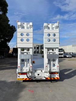 2025 Stonestar Drop Deck 45Ft Low Loader 2.5Mw-3.2Mw Red