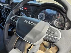 2025 Iveco S-Way AT230