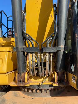 2016 Caterpillar 330Fl