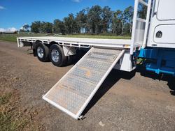 2004 Kenworth T404sar 36Inch Bunk  , Auto , 24Ft Tray