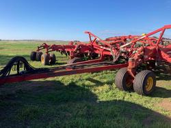 2022 Bourgault 3335