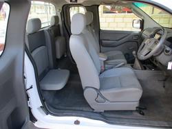 2009 Nissan Navara RX D40 White