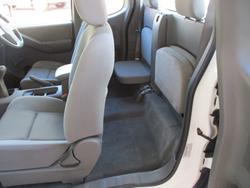 2009 Nissan Navara RX D40 White