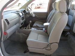 2009 Nissan Navara RX D40 White