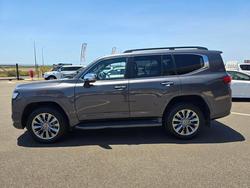 2021 TOYOTA LANDCRUISER LC300 3.3L V6 DSL Sahara ZX 5 Seats Graphite