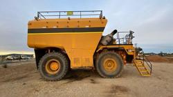 2000 Caterpillar
                775D 