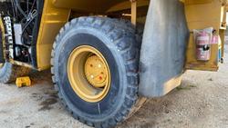 2000 Caterpillar
                775D 