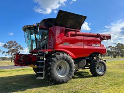 CASE IH
8250 Combine