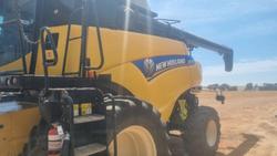 2016 New Holland Cr8.90