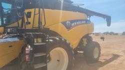 2016 New Holland Cr8.90