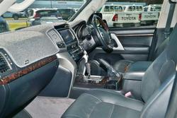 2013 TOYOTA
LANDCRUISER SAHARA (4x4)