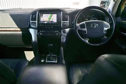 2013 TOYOTA
LANDCRUISER SAHARA (4x4)