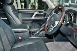 2013 TOYOTA
LANDCRUISER SAHARA (4x4)