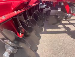 0 SERAFIN ECO TANDEM 28 PLATE DISC PLOUGH NEW RED