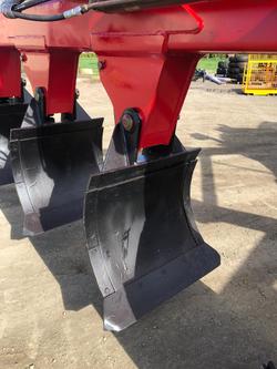 0 Tatu Aarp 8 Blade Reversable Moldboard Plough New RED