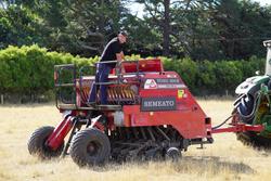 0 SEMEATO TDNG 300E DOUBLE DISC SEEDER NEW RED