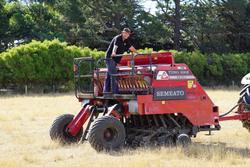 0 SEMEATO TDNG 300E DOUBLE DISC SEEDER NEW RED