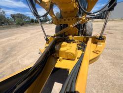 2011 Caterpillar
                140M2 Awd 